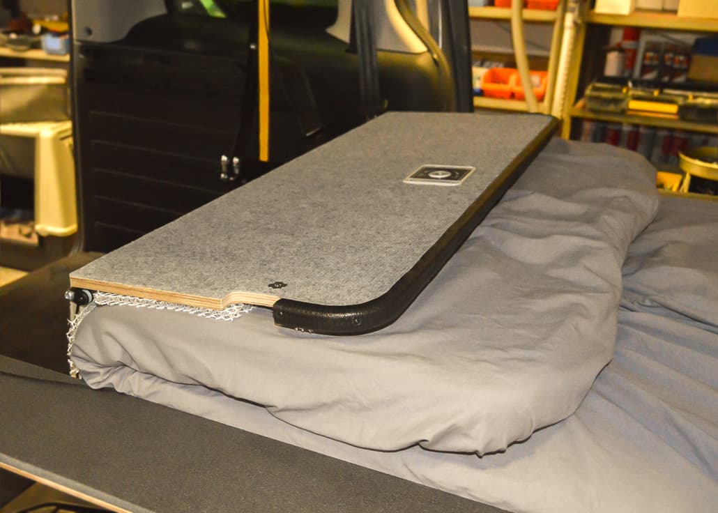 Autohimmelbett Berlingo II — doppelter Klappmechanismus